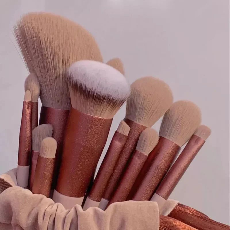 Kit com 13 Pincéis de Maquiagem – Para Olhos, Base, Blush e Sombra, Cerdas Macias + Estojo.